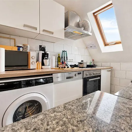 Zentral Mit 3 Schlafzimmern Und Dachterrasse Appartement *